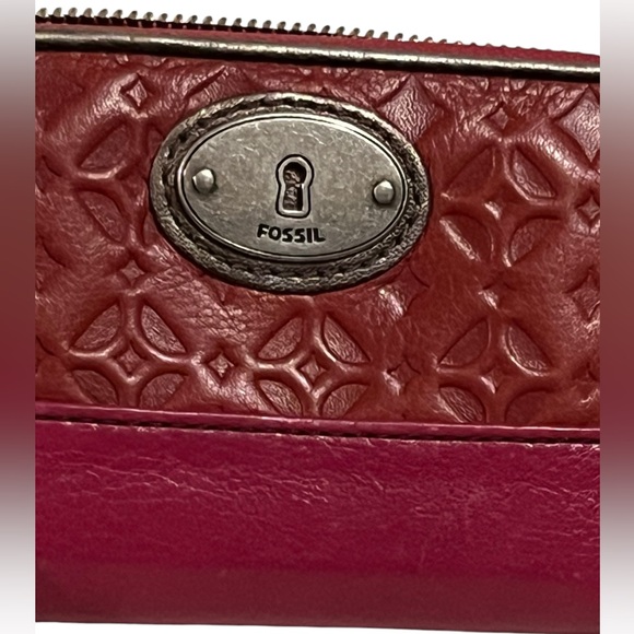 FOSSIL Multi Zip Around Embossed Leather Wristlet Wallet Red/Pink - Picture 2 of 13
